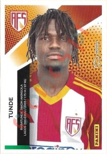 73 Tunde Akinsola – Futebol 2025-2026 Panini