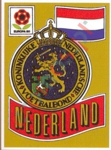 56 NEDERLAND Badge – UEFA Euro Italy 1980 Panini