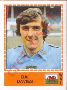 260 Dai Davies – UEFA Euro Italy 1980 Panini