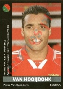 51 Van Hooijdonk – Futebol 2000-2001 Panini